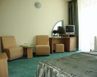Отель Hotel Tusnad Бэиле-Тушнад Двухместный номер с 2 отдельными кроватями-8